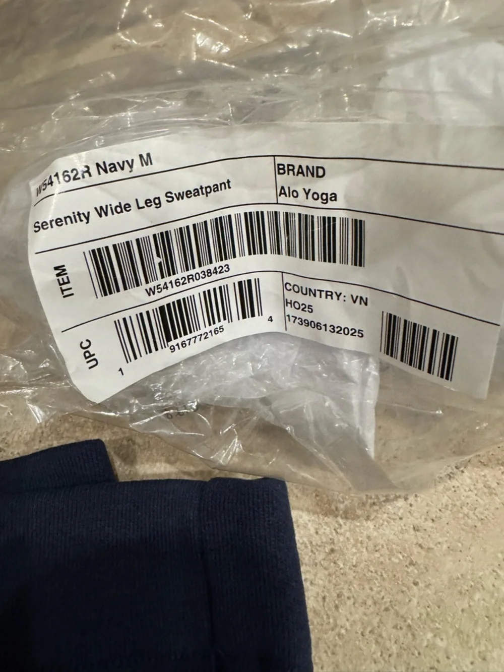 ALO Yoga size M NWT Serenity wide leg sweatpant in navy - Picture 13 of 13